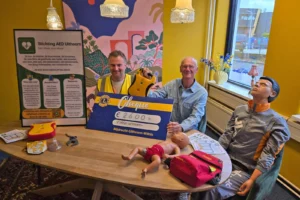 Lionsclub Mijdrecht-Uithoorn-Wilnis schenkt € 2.600 aan Stichting AED Uithoorn